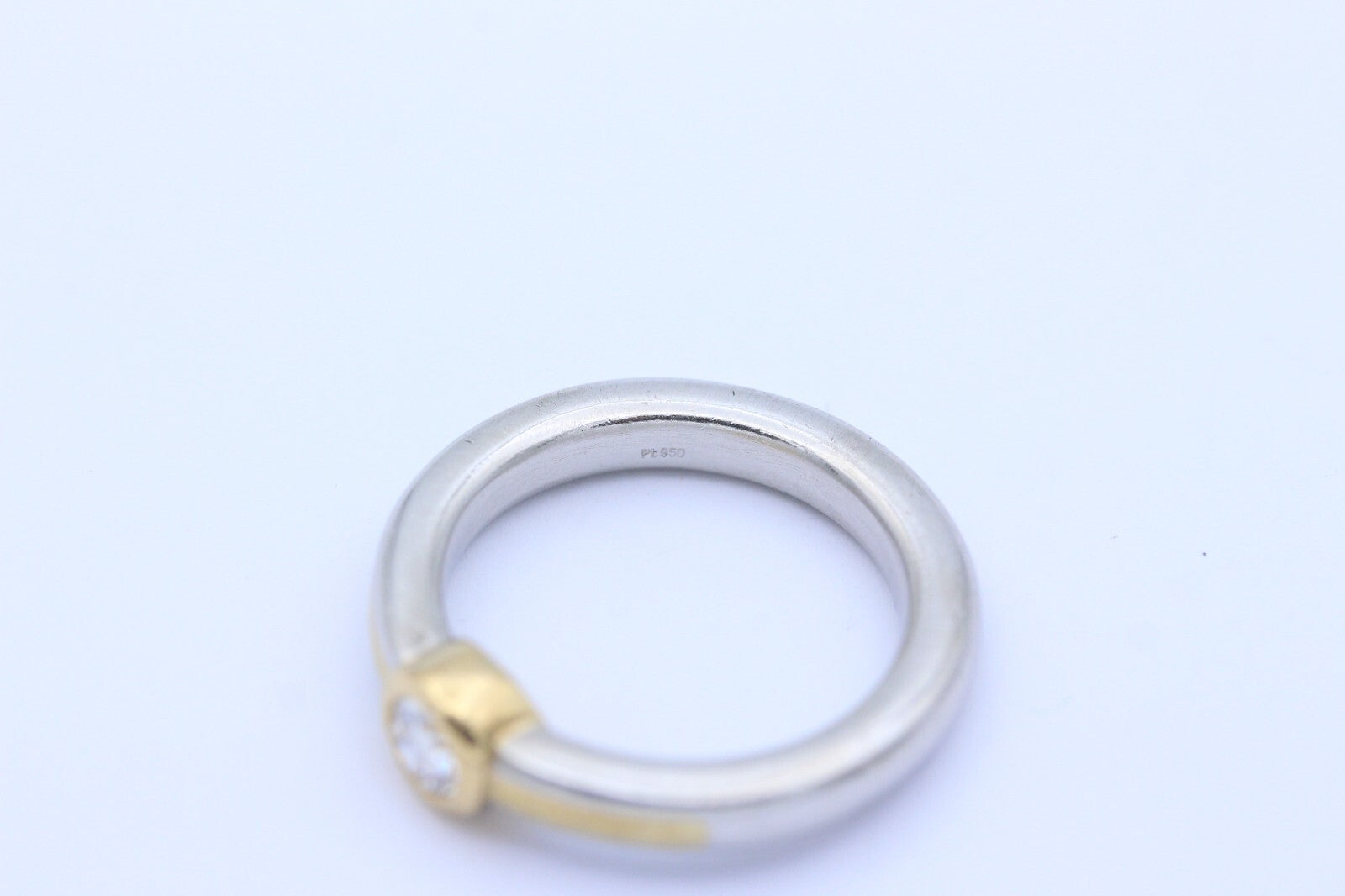 Massiver Platin / Gold Ring aus 950 Platin mit ein Brillant ca. 0,30 ct.