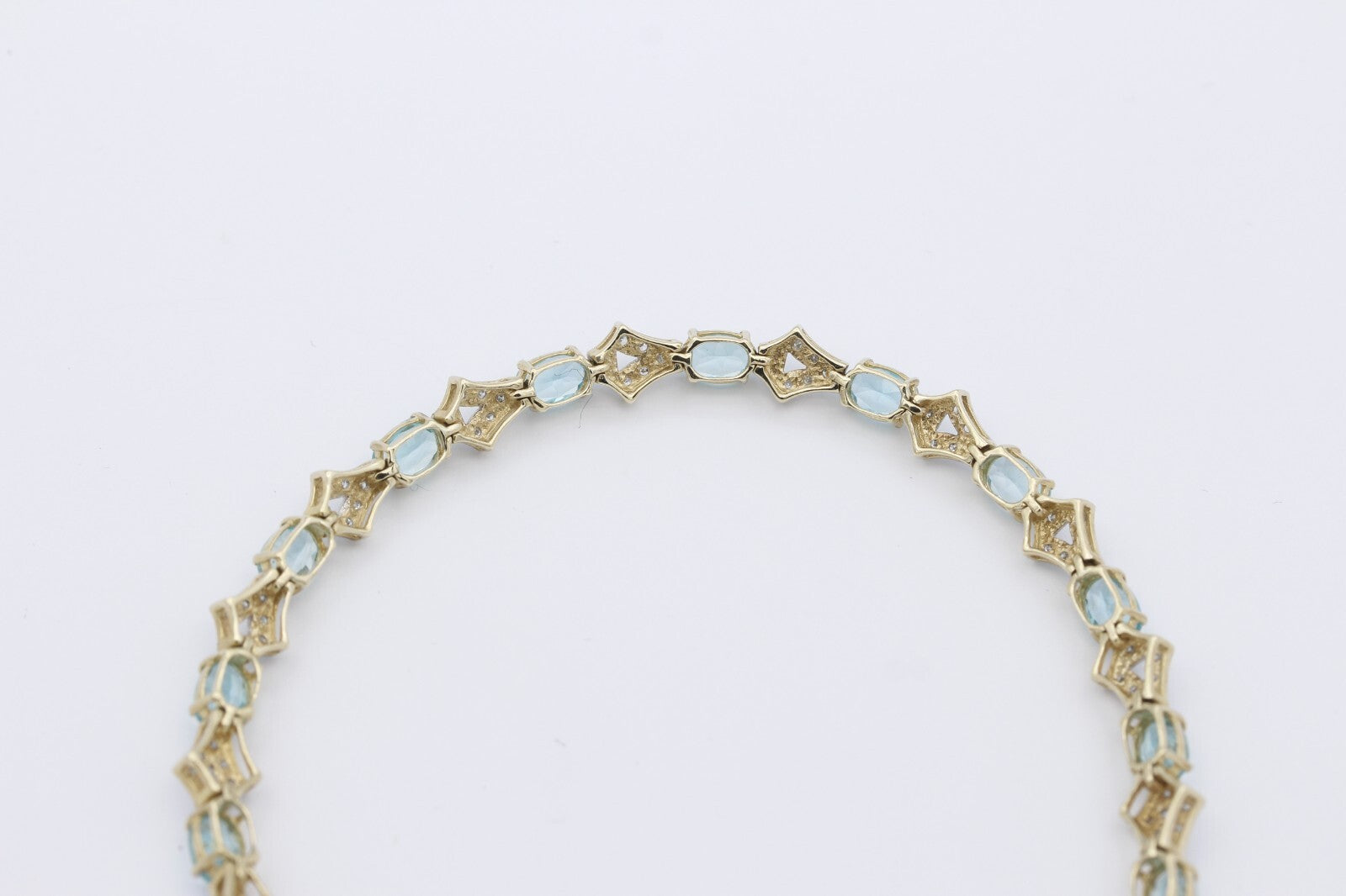 Wunderschöner Juwelen Armband aus 375 / 9k Gelbgold mit Edelsteine & Diamanten