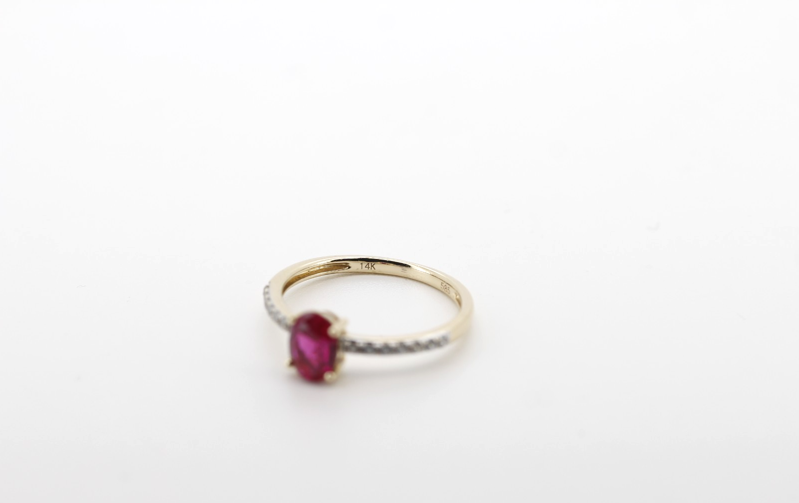 Schöner 585er 14K Goldring mit ovalem Rubin und Zirkonia Edelsteine Gr. 54