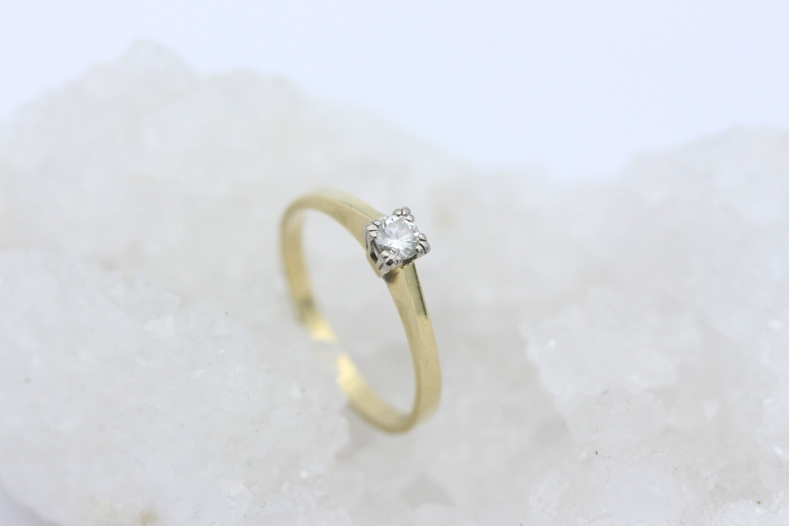 Zarter Solitär Ring aus 585 / 14K Gelbgold mit ein Diamant 0,14 ct. | Gr. 53