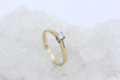 Zarter Solitär Ring aus 585 / 14K Gelbgold mit ein Diamant 0,14 ct. | Gr. 53