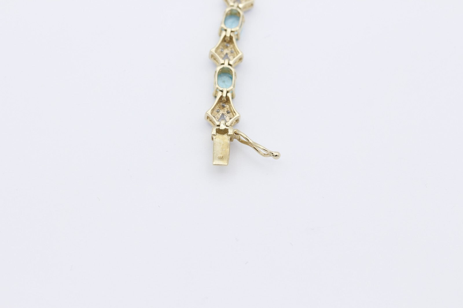 Wunderschöner Juwelen Armband aus 375 / 9k Gelbgold mit Edelsteine & Diamanten