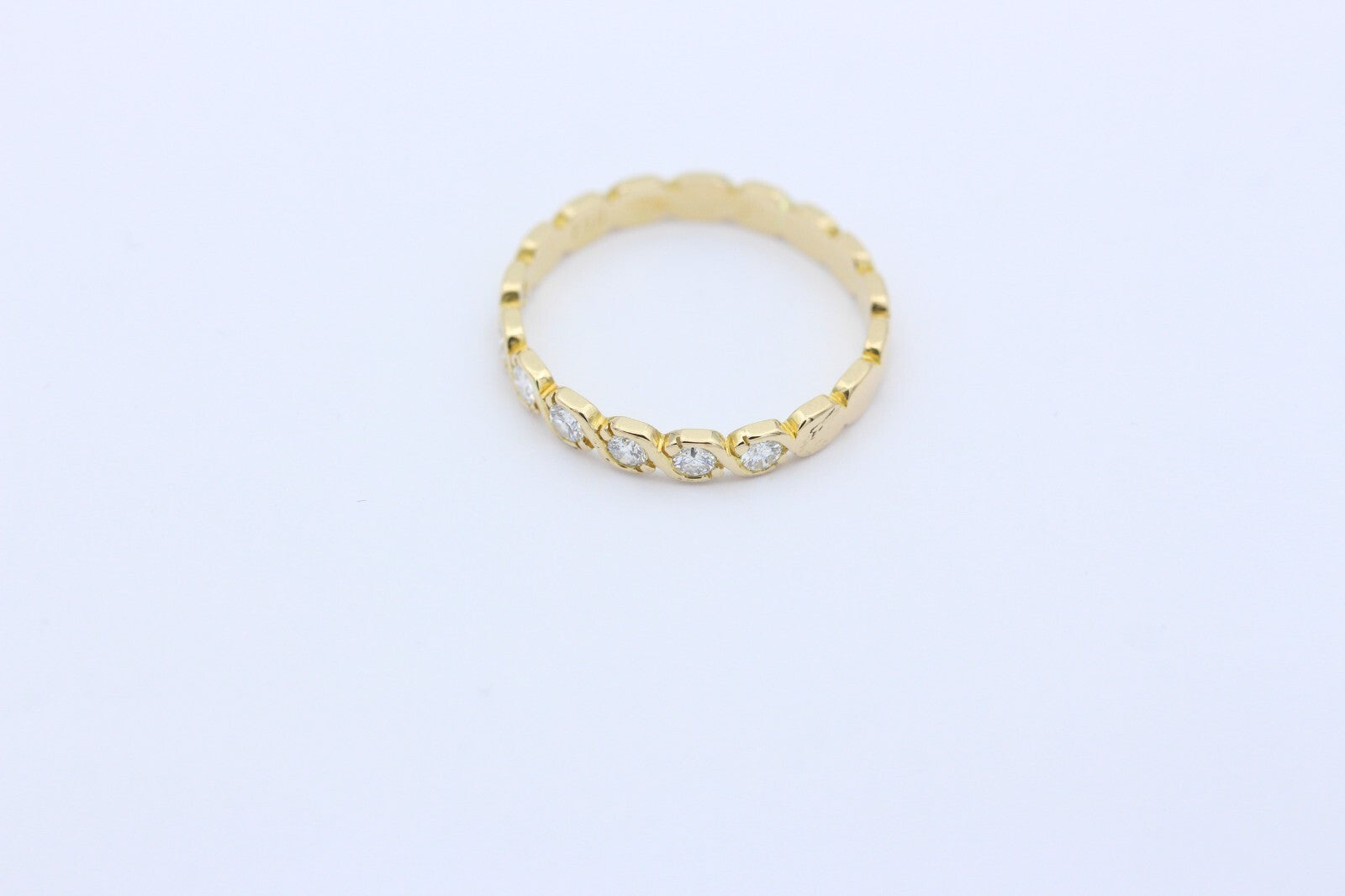 Wunderschöner Damen Ring Halb Memory aus 750 / 18K Gelbgold mit Brillanten