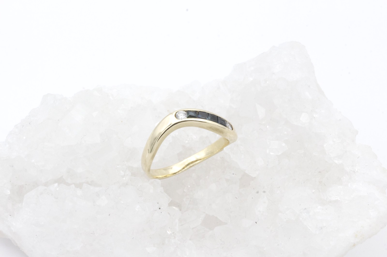 585 / 14 Karat Gelbgold Damen Ring Saphir & Brillanten moderner Design | Gr. 50