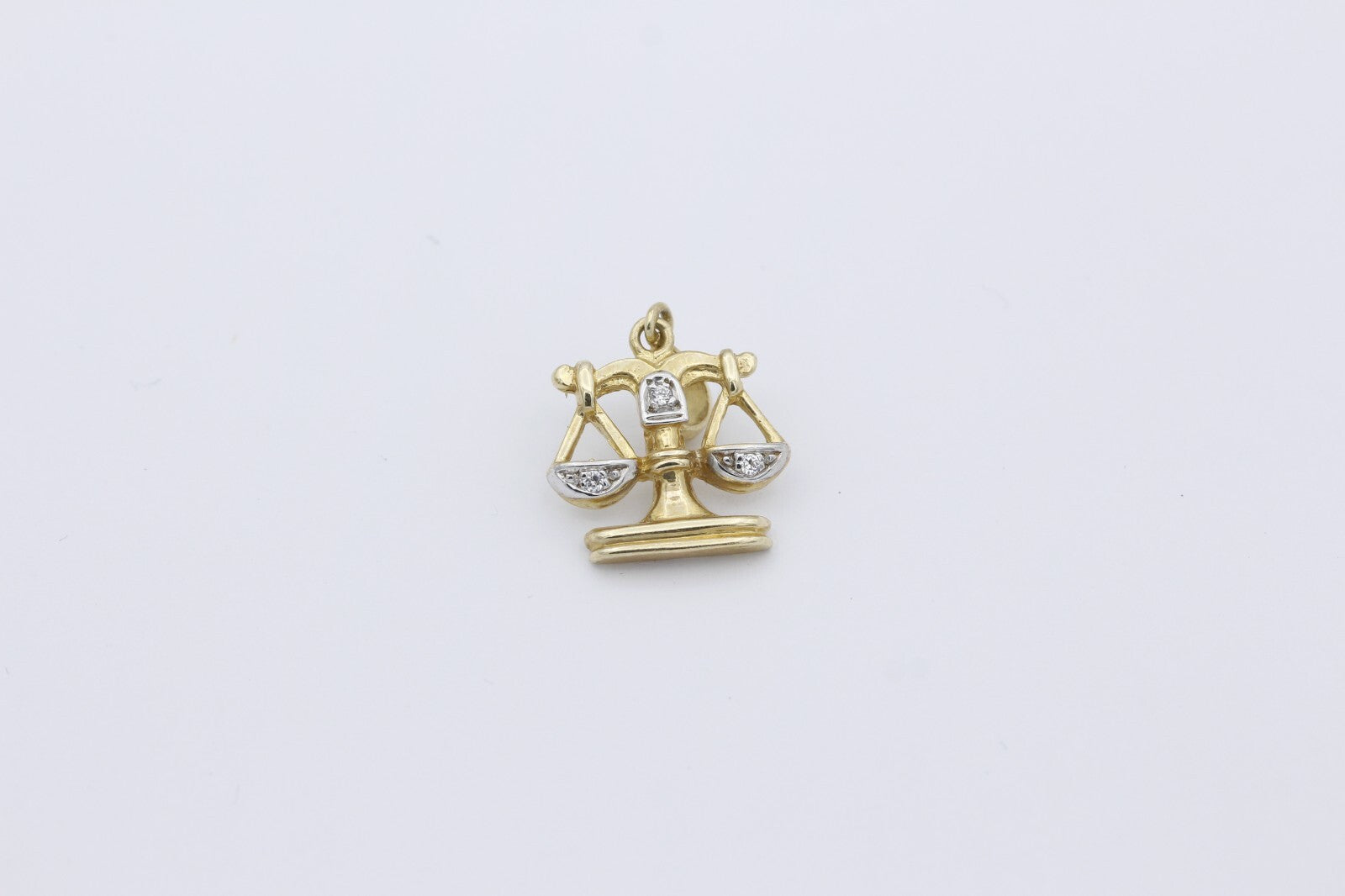 Anhänger Waage aus 585 / 14k Gelbgold mit kleinen Diamanten