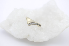 Moderner Damen V-Ring / Chevron Ring 585 / 14K Gelbgold mit 9 Brillanten Gr. 56
