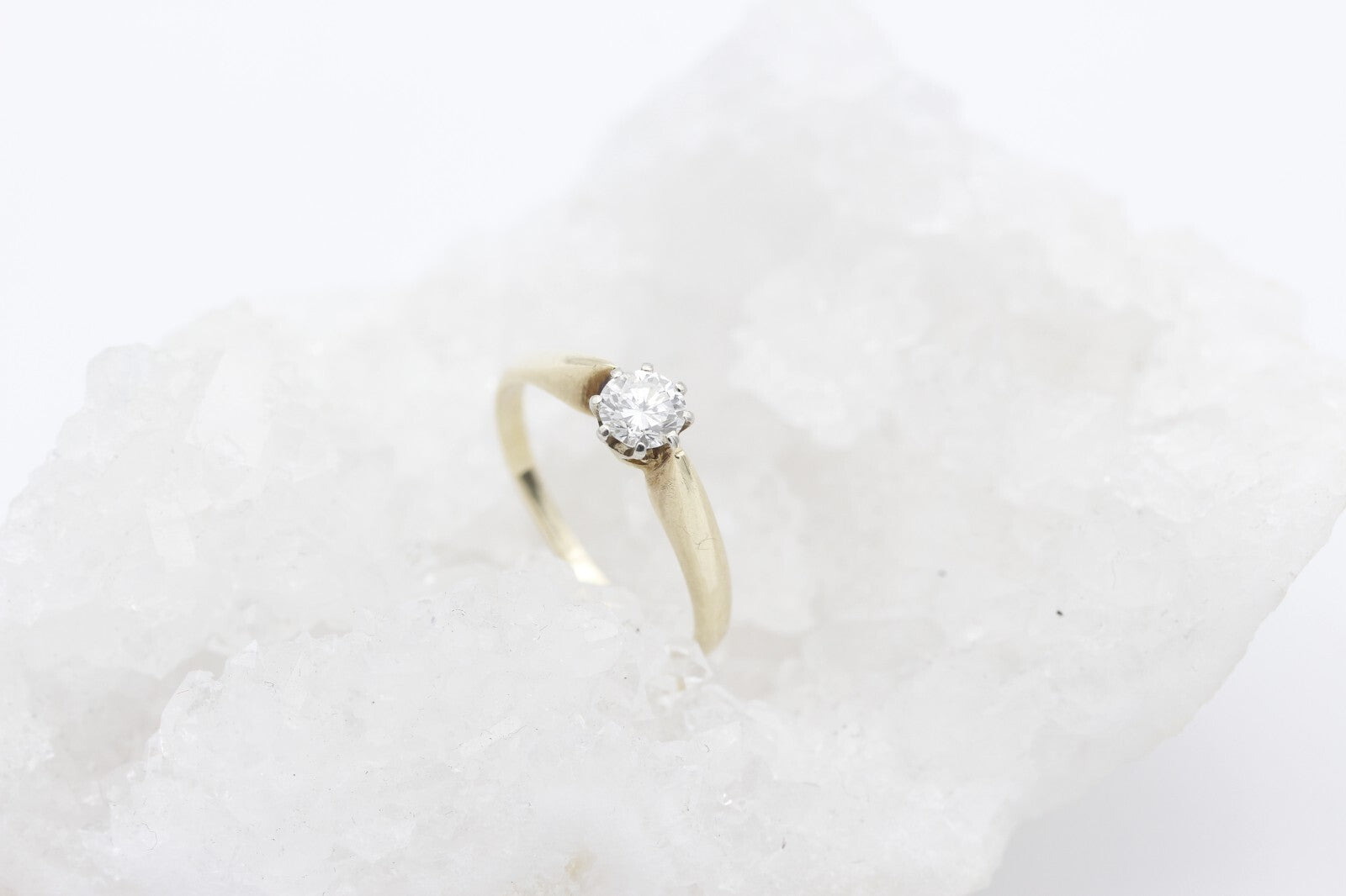 Schöner Damen Solitär Ring aus 585er Gelbgold mit ein Brillant ca. 0,32 ct.
