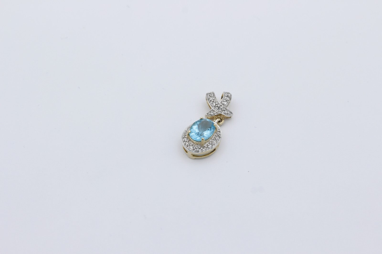 Wunderschöner Juwelen Anhänger aus 375/9k Gelbgold mit ein Edelstein & Diamanten