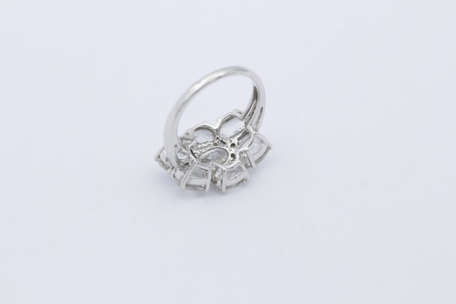 Wunderschöner Damen Ring aus 375/9k Weißgold mit echte Edelsteine & Diamanten