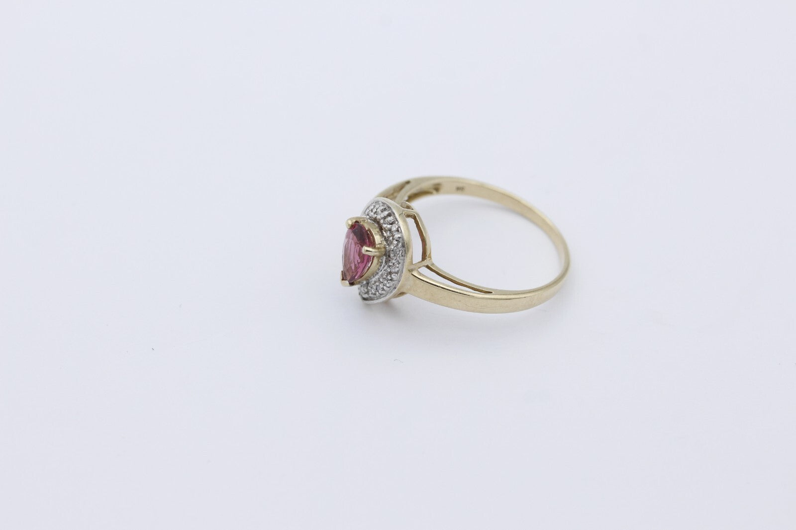 Schöner Damen Ring aus 375/9k Gelbgold mit ein echten Edelstein & Diamanten