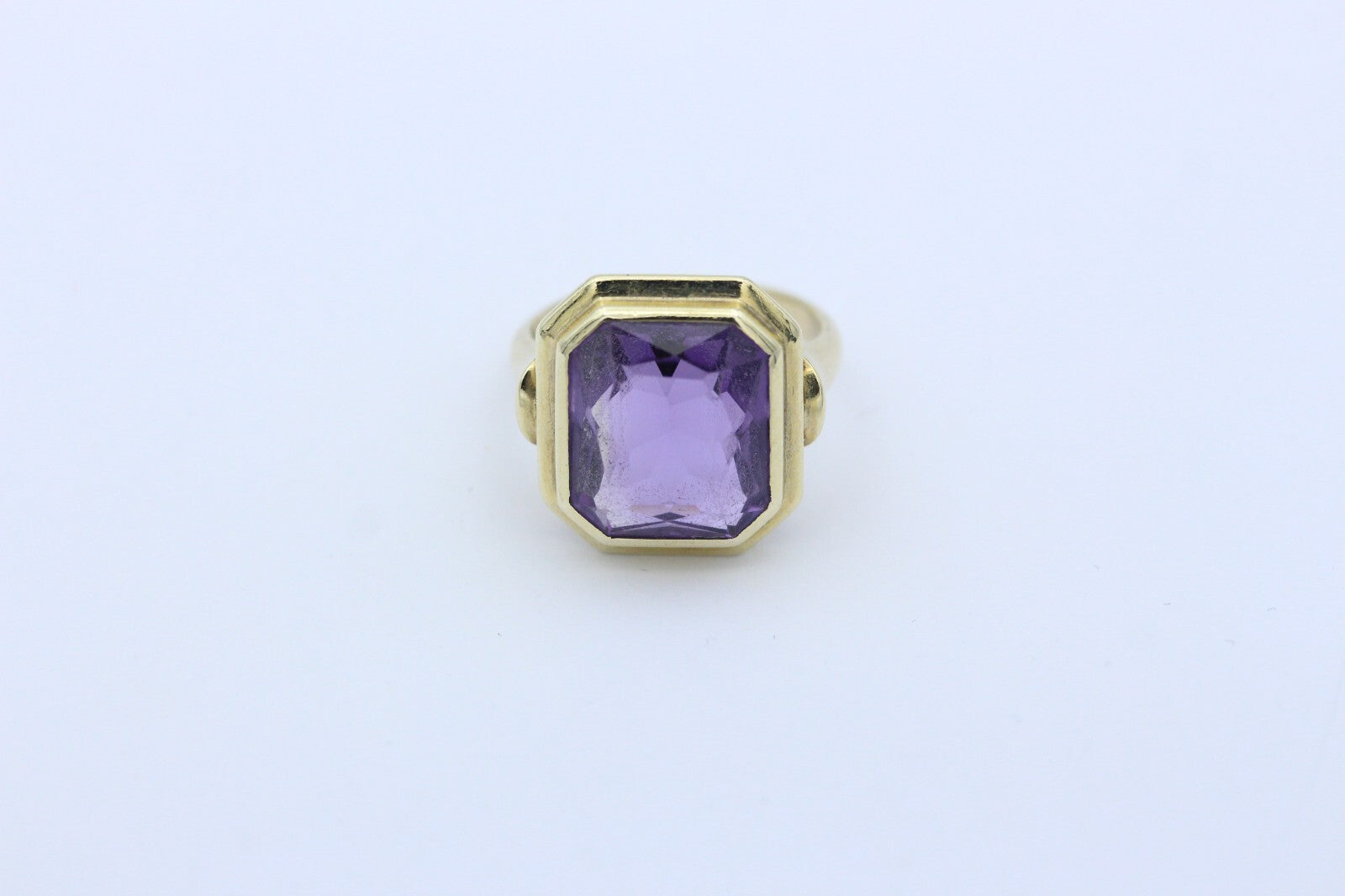 Massiver Damen Gold Ring aus 333 / 8k Gelbgold mit ein Lila Edelstein "Amethyst"