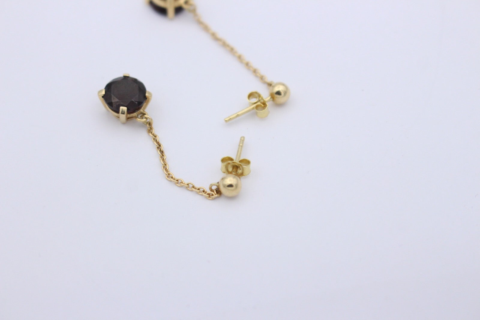 Wunderschöne Ohrhänger Ohrschmuck aus 585 / 14k Gelbgold mit je ein Granat Stein