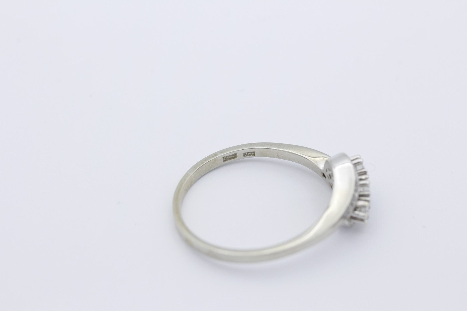 Wunderschöner Damen Ring aus 585/14k Weißgold mit Diamanten ca. 0,35ct. | Gr. 67