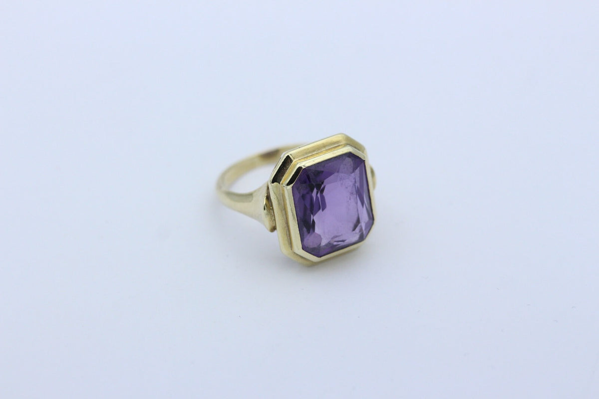 Massiver Damen Gold Ring aus 333 / 8k Gelbgold mit ein Lila Edelstein "Amethyst"