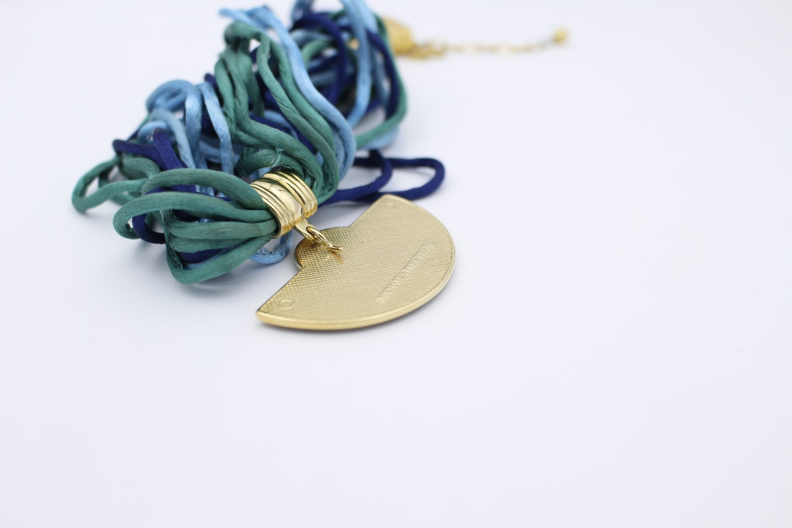 MICHAELA FREY TEAM Kette Collier | Großer Emaille Anhänger Vogel | Seidenkette
