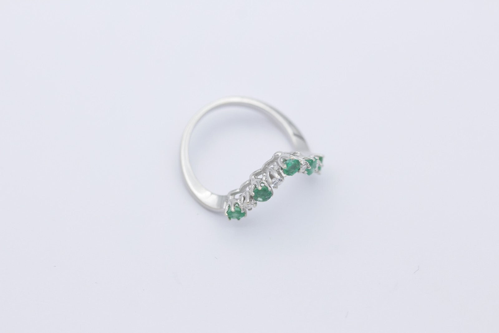 Traumhafter Damen Ring aus 750er Weißgold mit Smaragden & Diamanten | Gr. 50