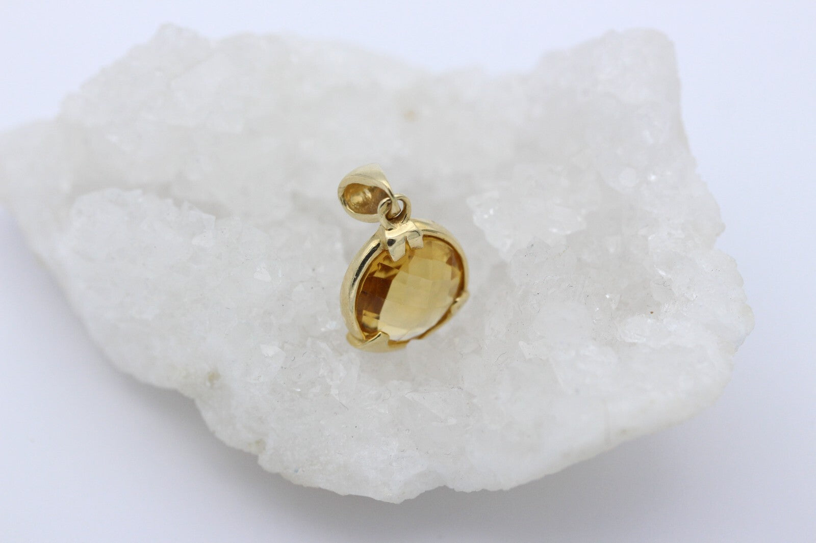 Schöner Anhänger aus 585 / 14K Gelbgold mit ein Citrin Edelstein