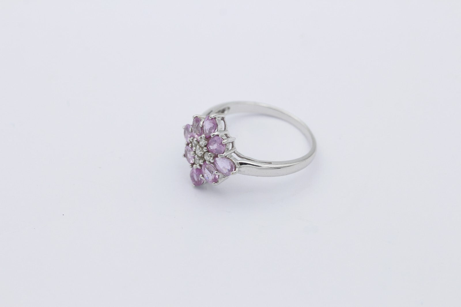 Schöner Damen Ring aus 375/9k Weißgold mit echte Edelsteine & Diamanten