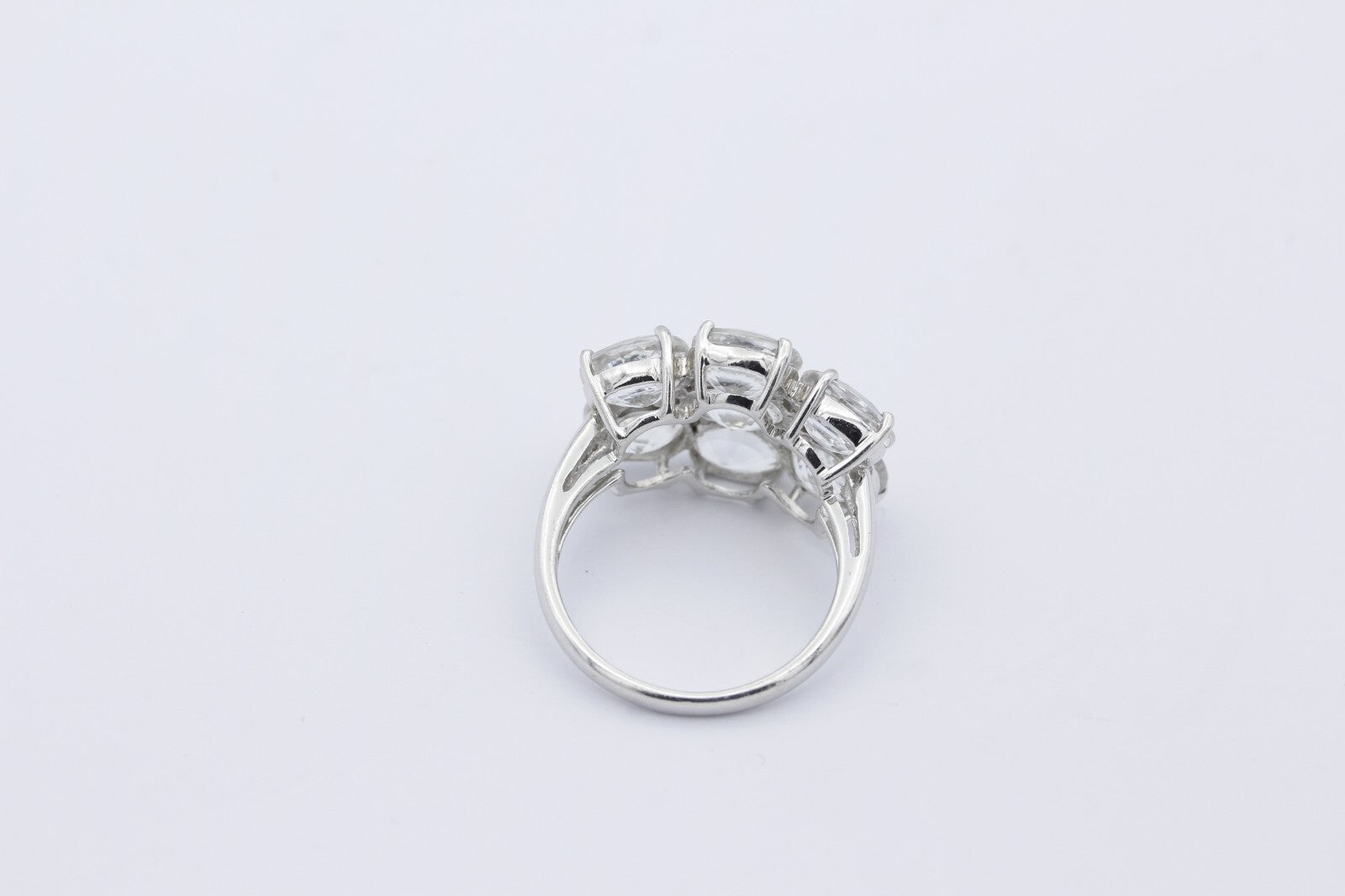 Wunderschöner Damen Ring aus 375/9k Weißgold mit echte Edelsteine & Diamanten