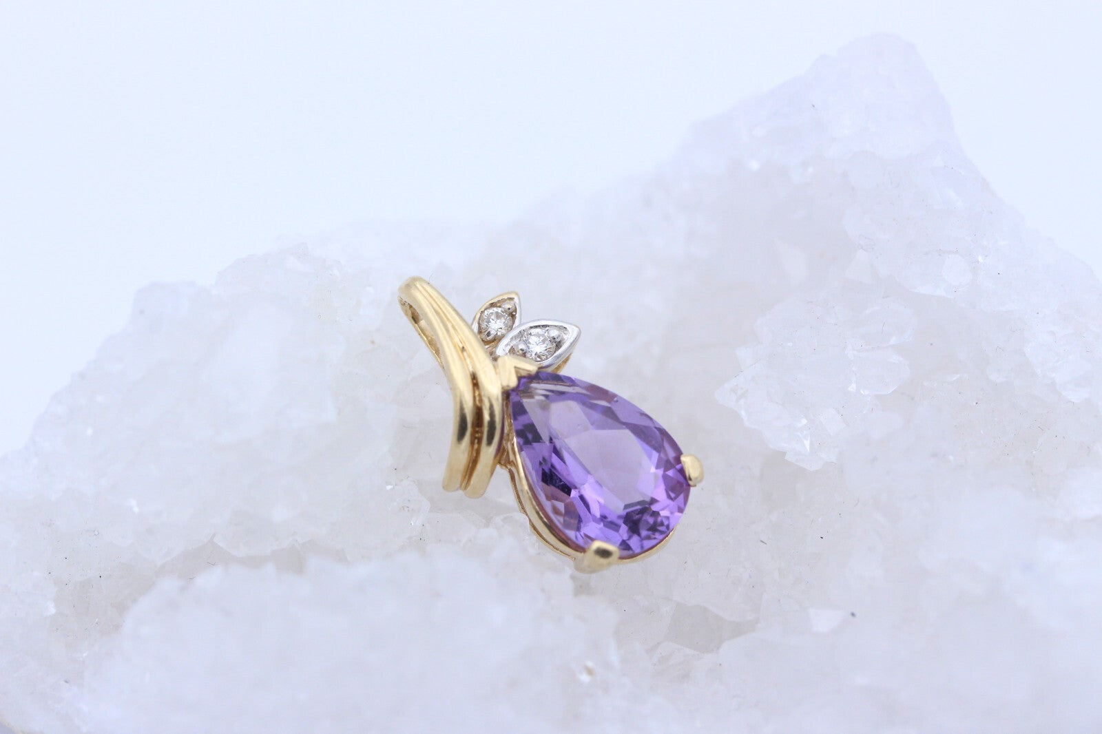 Traumahfter Damen Anhänger mit Amethyst & Diamanten aus 585 / 14k Gelbgold
