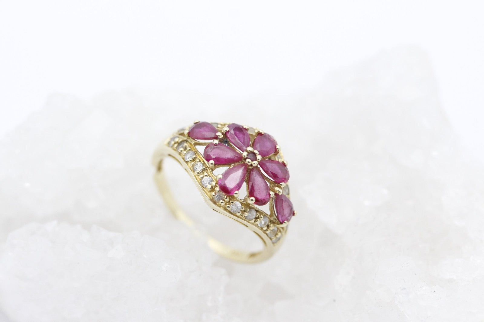 Schöner Damen Juwelen Ring aus 585 / 14k Gelbgold mit Rubine & Zirkonia | Gr. 57