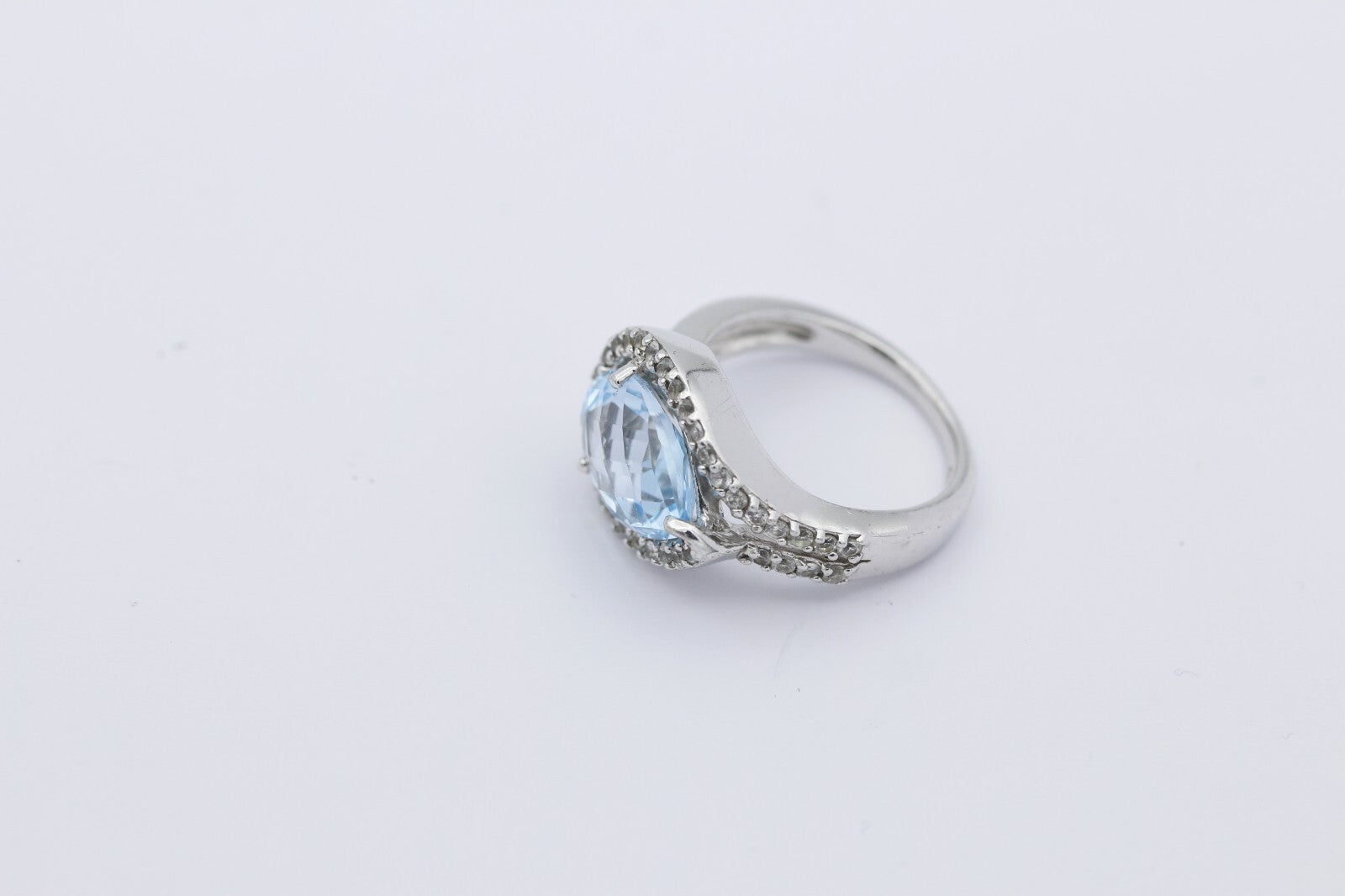Wunderschöner Juwelen Ring aus 925 Sterlingsilber mit ein Aquamarin & Zirkonia