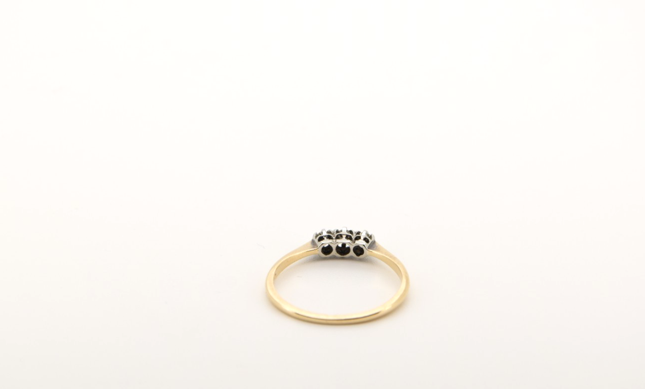 Zarter Antiker 18 Karat (750) Damen Goldring mit 3 Diamanten Trilogy Stil Gr. 53