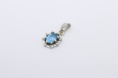 Zarter Damen Anhänger aus 585 / 14k Weißgold mit Blauen Edelstein & Diamanten