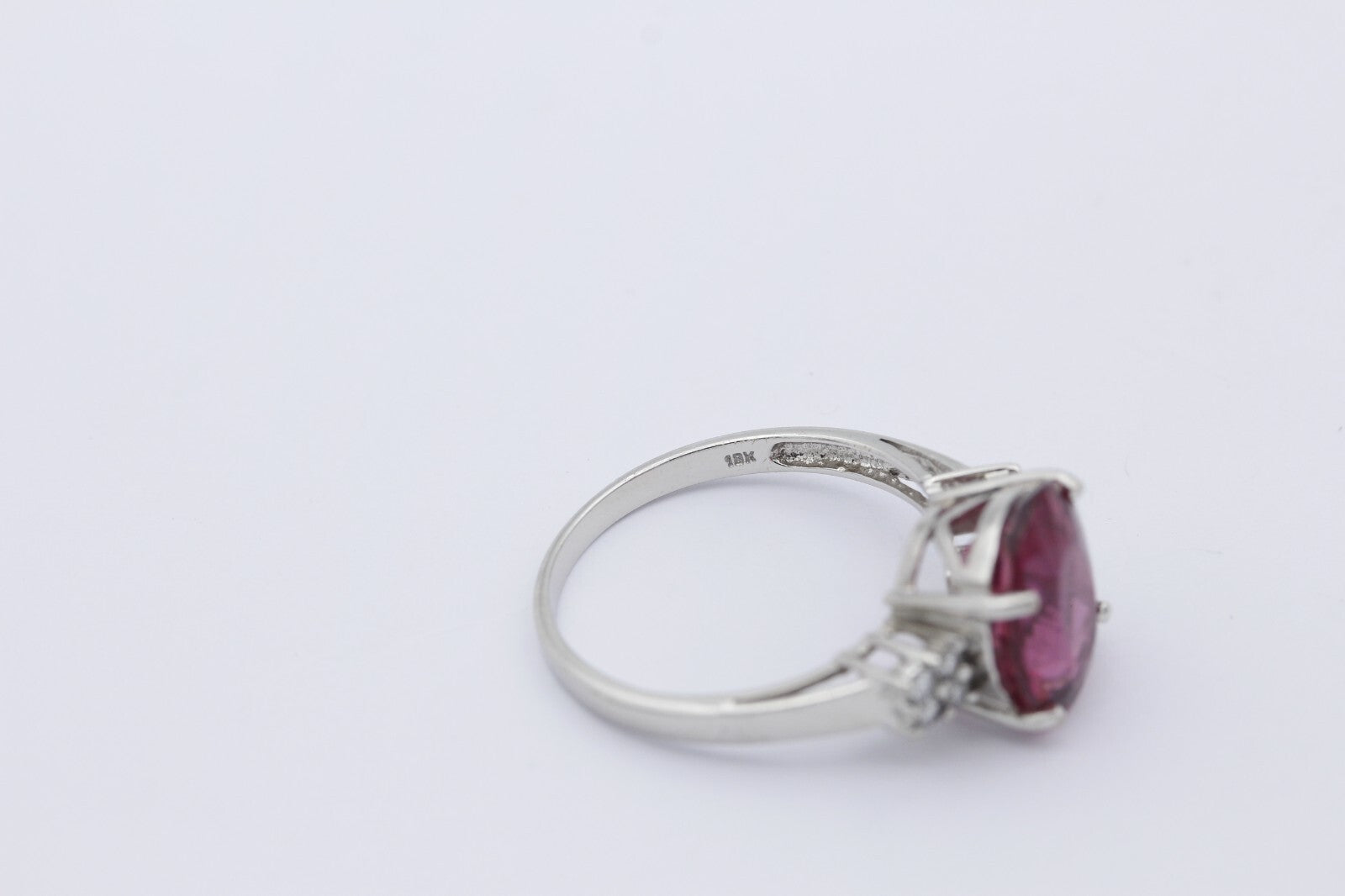 Hochwertiger R&C Damen Ring aus 750/18k Weißgold mit ein Edelstein & Diamanten