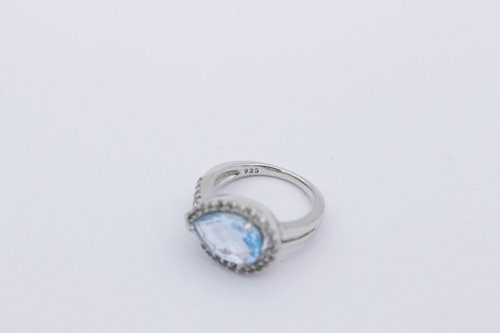 Wunderschöner Juwelen Ring aus 925 Sterlingsilber mit ein Aquamarin & Zirkonia