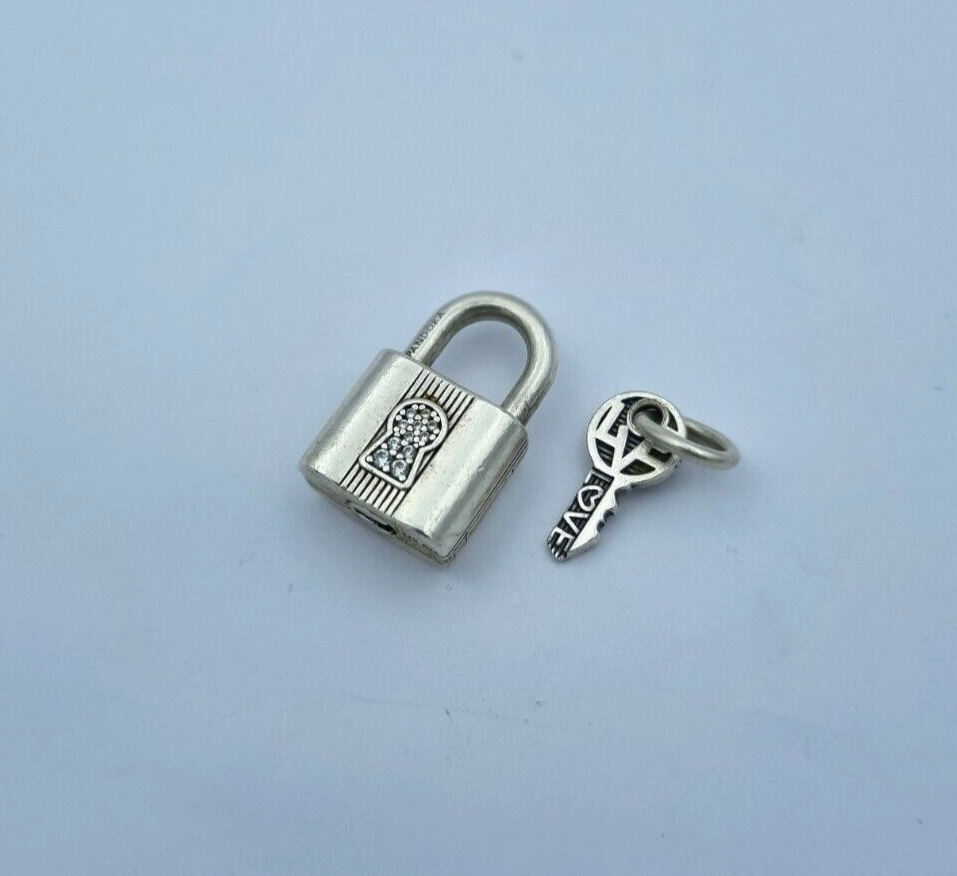 Pandora 925 Sterlingsilber Vorhängeschloss und Schlüssel Charm-Anhänger