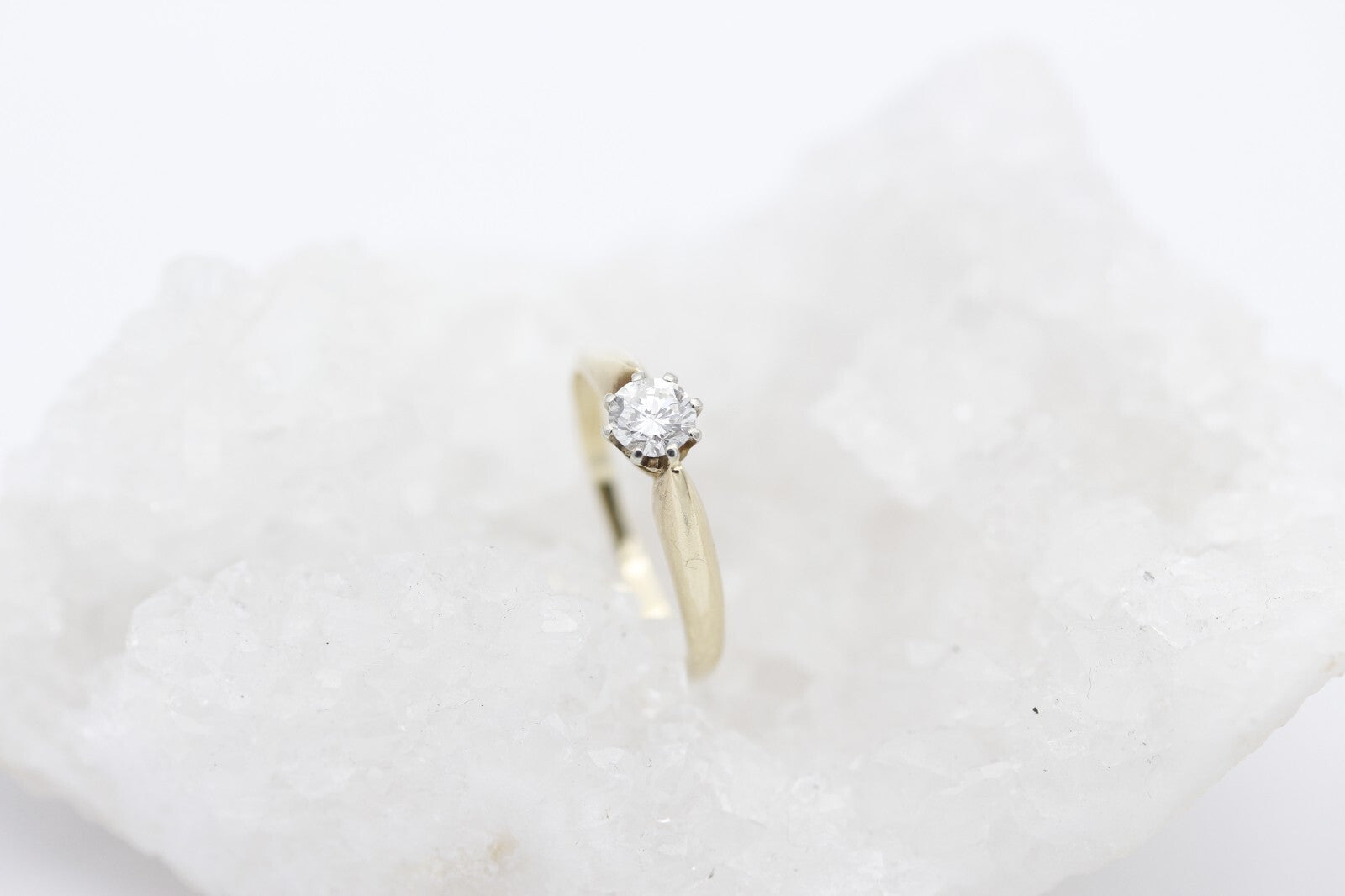 Schöner Damen Solitär Ring aus 585er Gelbgold mit ein Brillant ca. 0,32 ct.