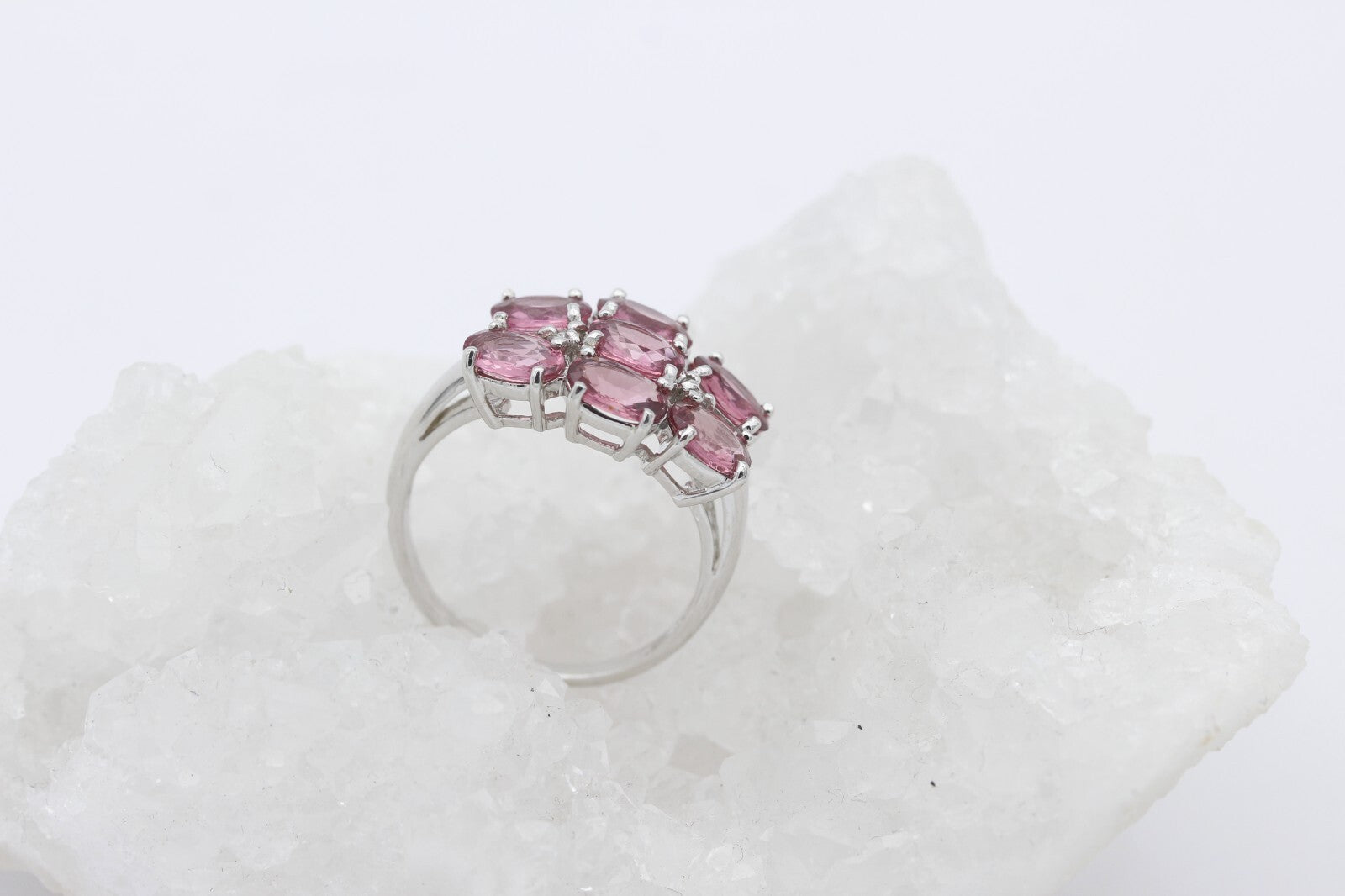 Schöner Damen Ring aus 375/9k Weißgold mit echte Edelsteine & Diamanten