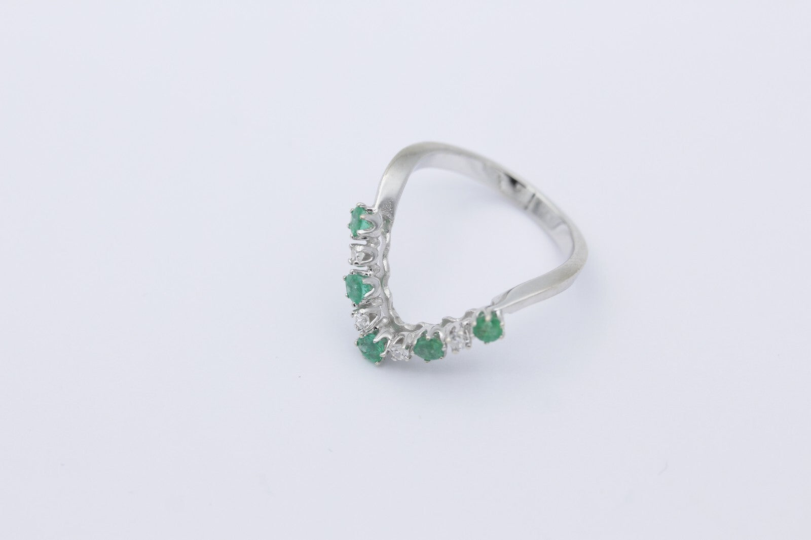 Traumhafter Damen Ring aus 750er Weißgold mit Smaragden & Diamanten | Gr. 50