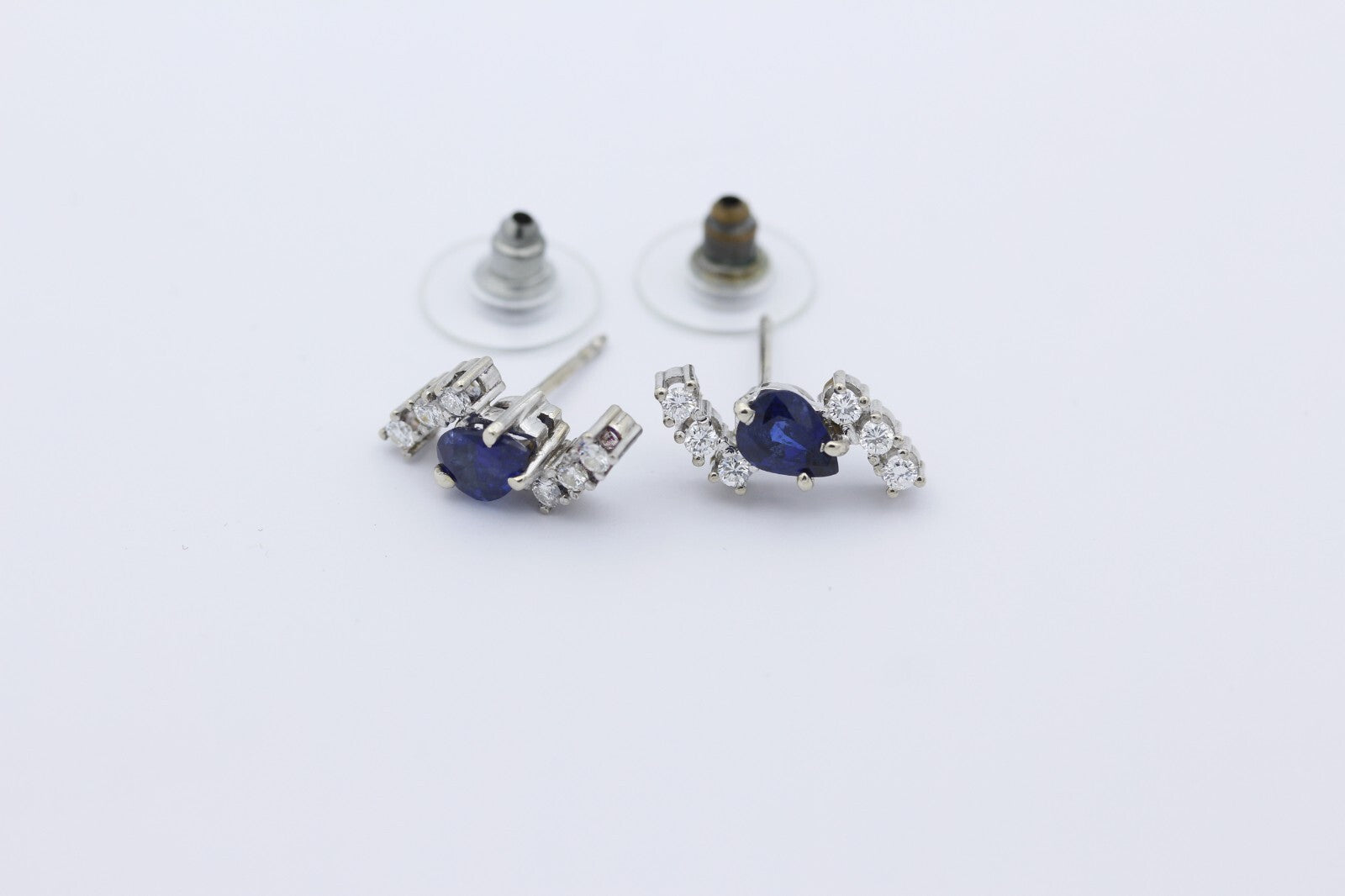 Traumhafte Damen Ohrstecker Ohrschmuck aus 585 Weißgold mit Saphir & Diamanten