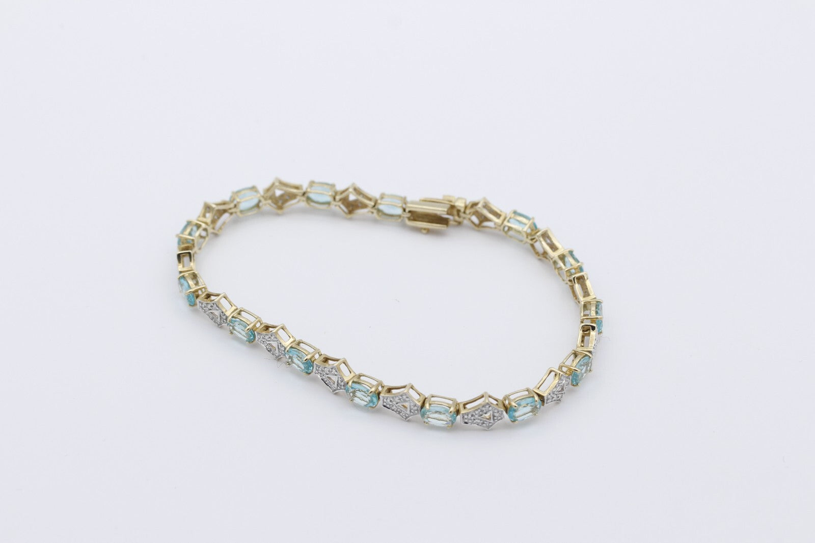 Wunderschöner Juwelen Armband aus 375 / 9k Gelbgold mit Edelsteine & Diamanten