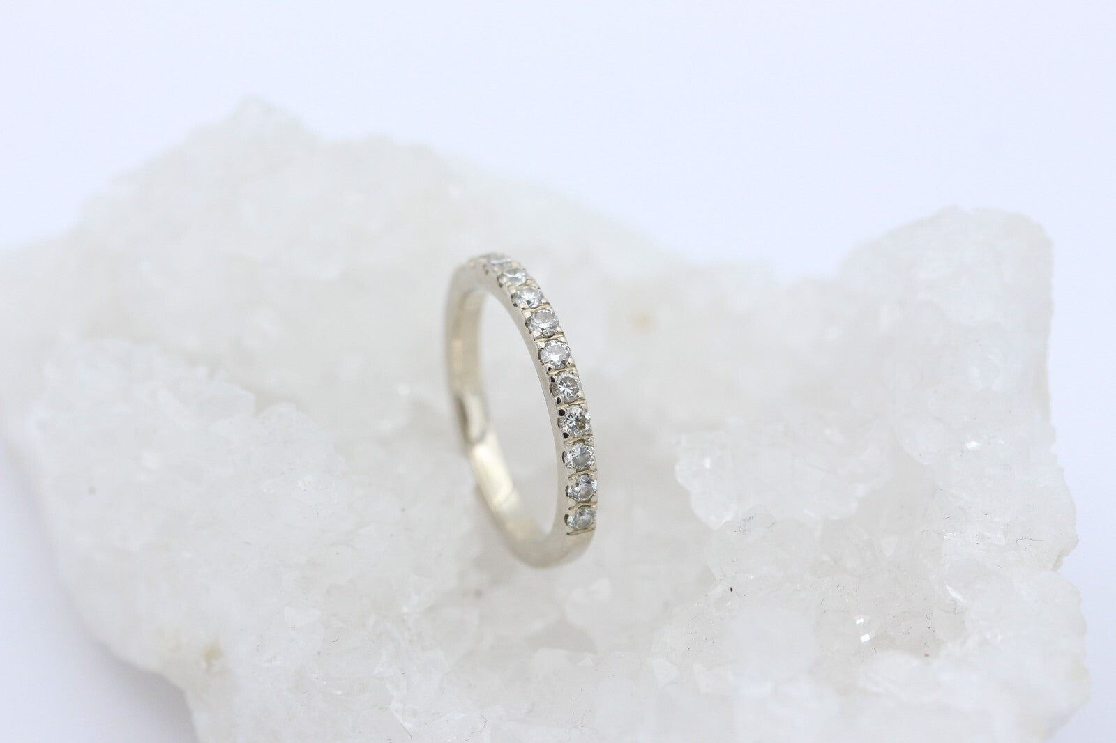 Zarter Diamant Damen Ring Halb Memory aus 585 / 14K Weißgold mit 12 Brillanten