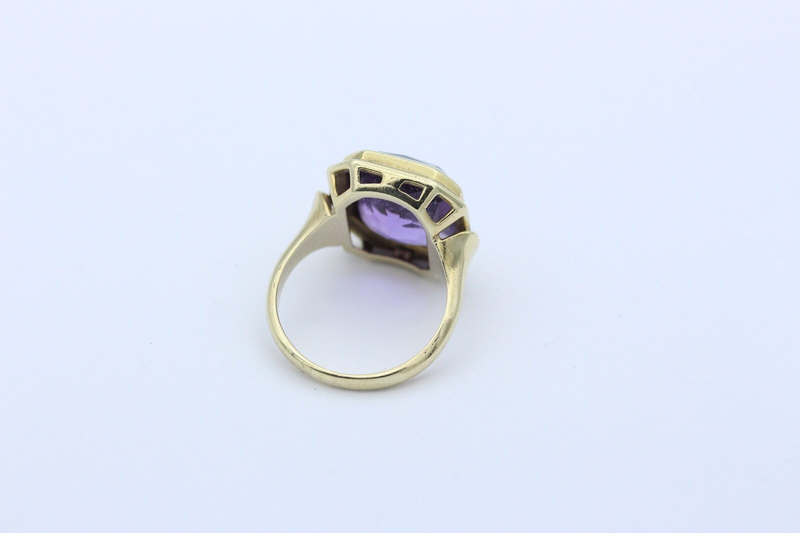 Massiver Damen Gold Ring aus 333 / 8k Gelbgold mit ein Lila Edelstein "Amethyst"