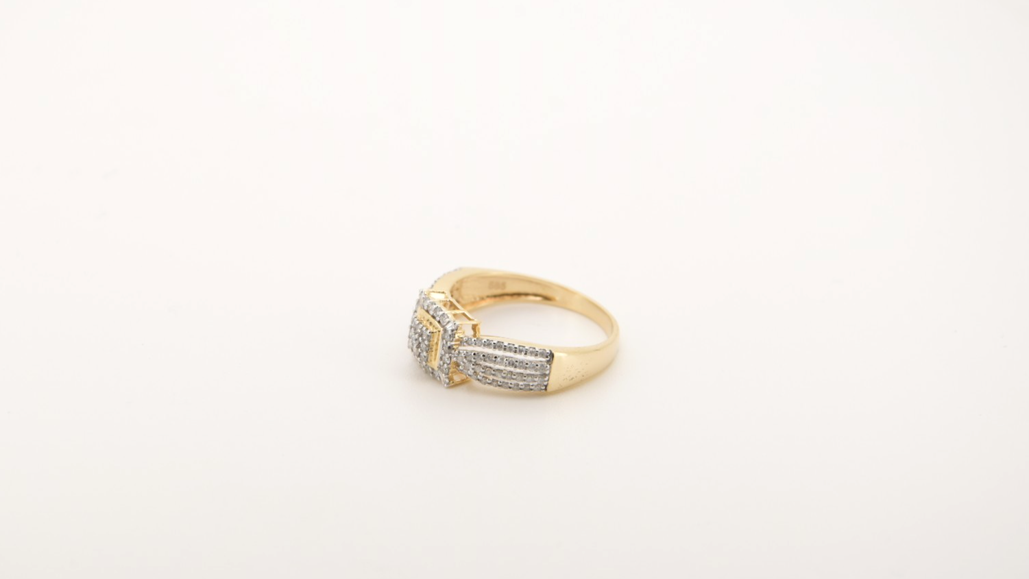 Diamantring 14 Karat Gelbgold | Geometrisches Design | Pavé-Besatz | 0,41 ct.