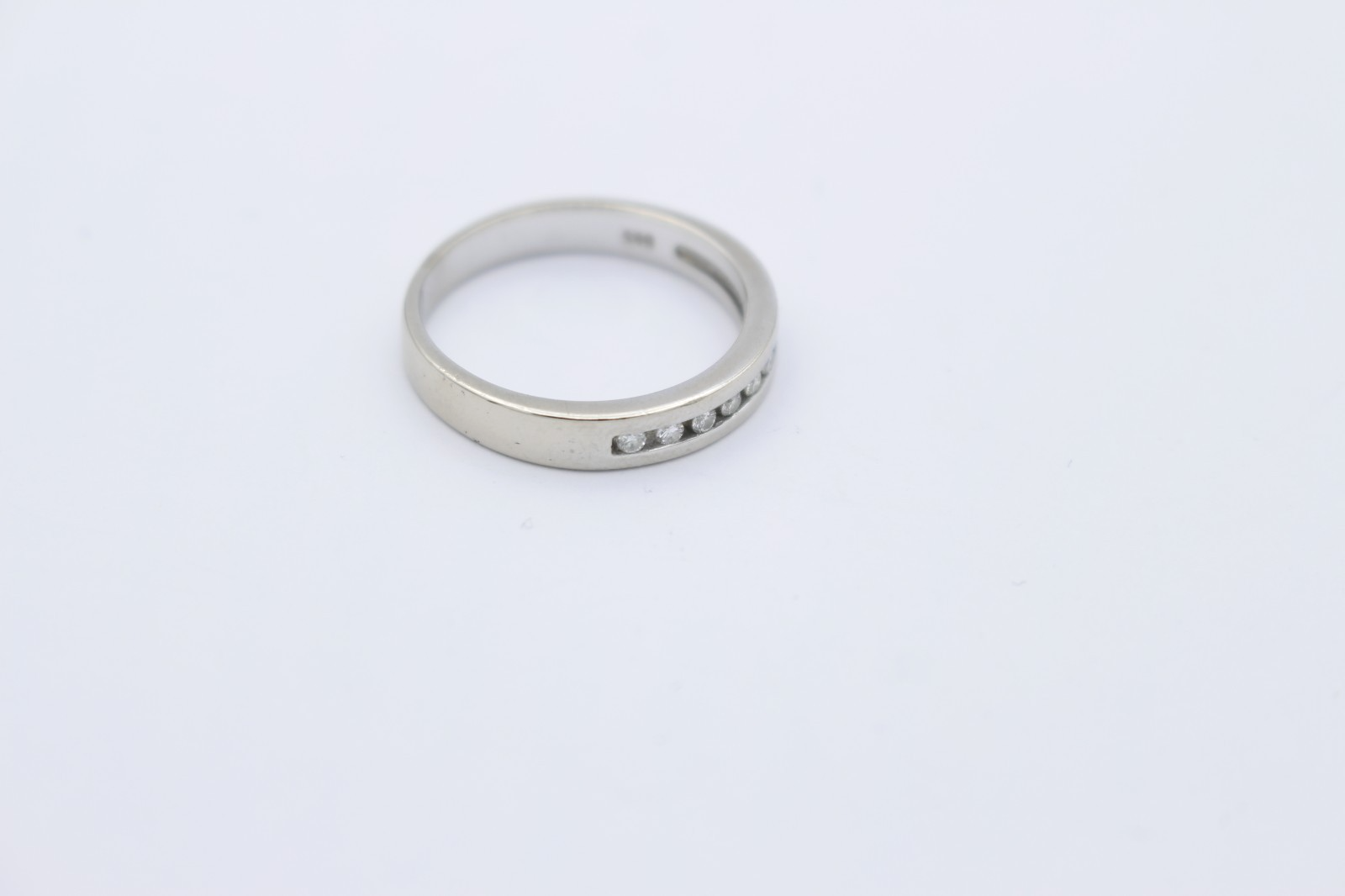 CHRIST Diamantring 585 Weißgold 14 Karat Halb Memoire Ring 8 Diamanten | Gr. 56