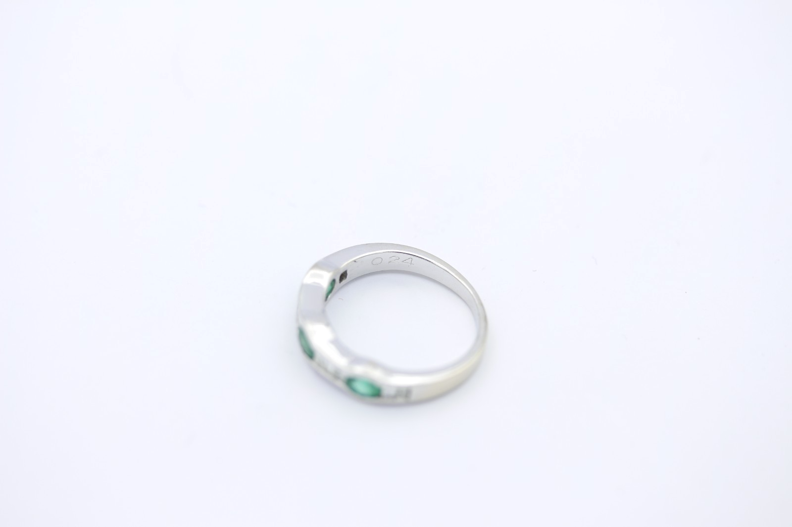 Vintage 18K 750 Weißgold Ring mit Smaragd & Baguette Diamanten (0.24 ct)
