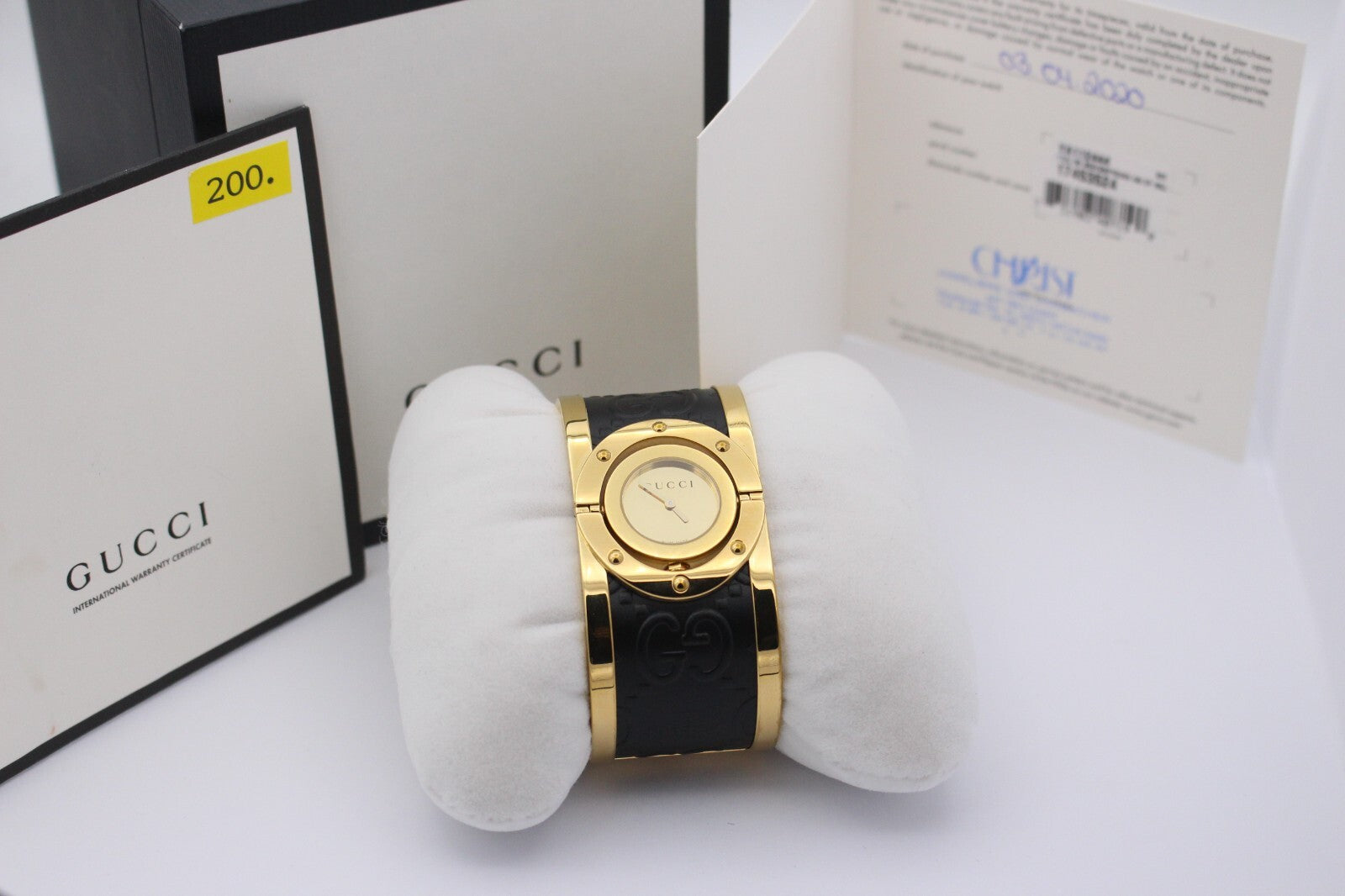 Gucci Twirl 112 breiter Armreif Damenuhr Edelstahl Vergoldet