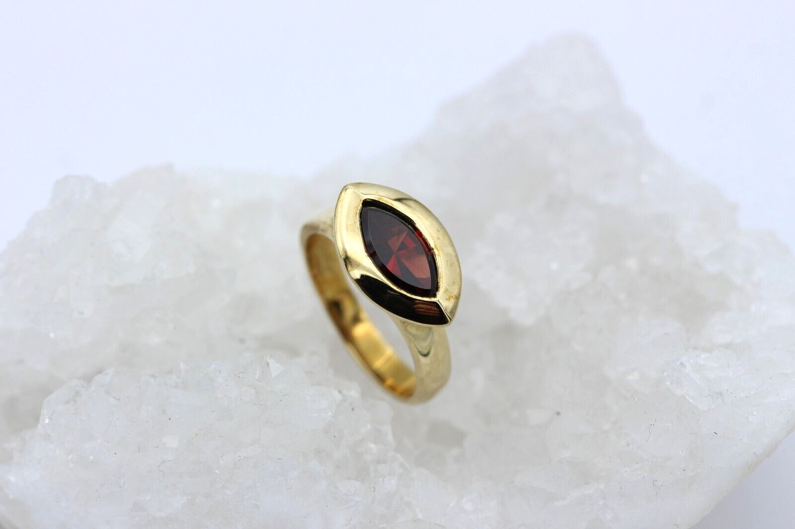 Scala Schmuckset Ring + Ohrstecker + Anhänger 9 Karat 375 Gelbgold mit Granat