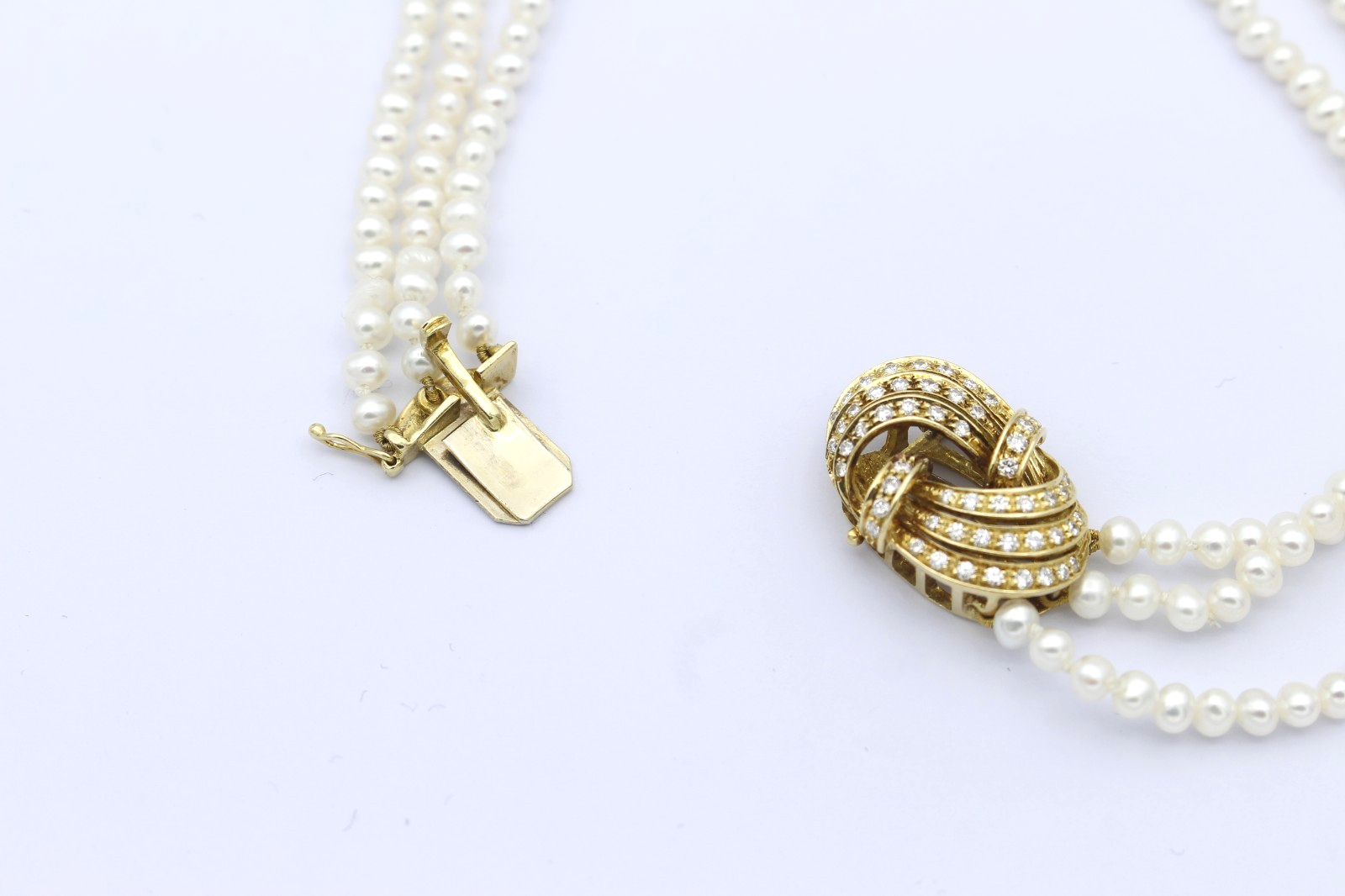 Edles Perlen Halskette Collier 3-reihig 750er / 18K Gold Schließe & Brillanten