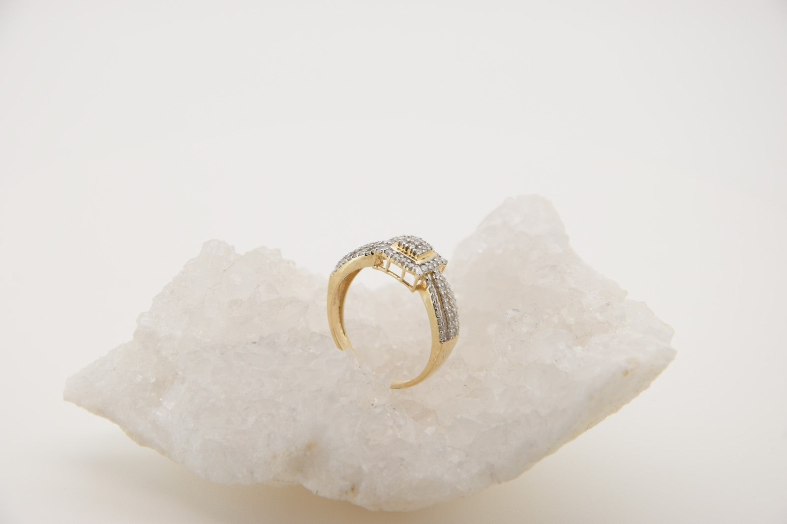 Diamantring 14 Karat Gelbgold | Geometrisches Design | Pavé-Besatz | 0,41 ct.