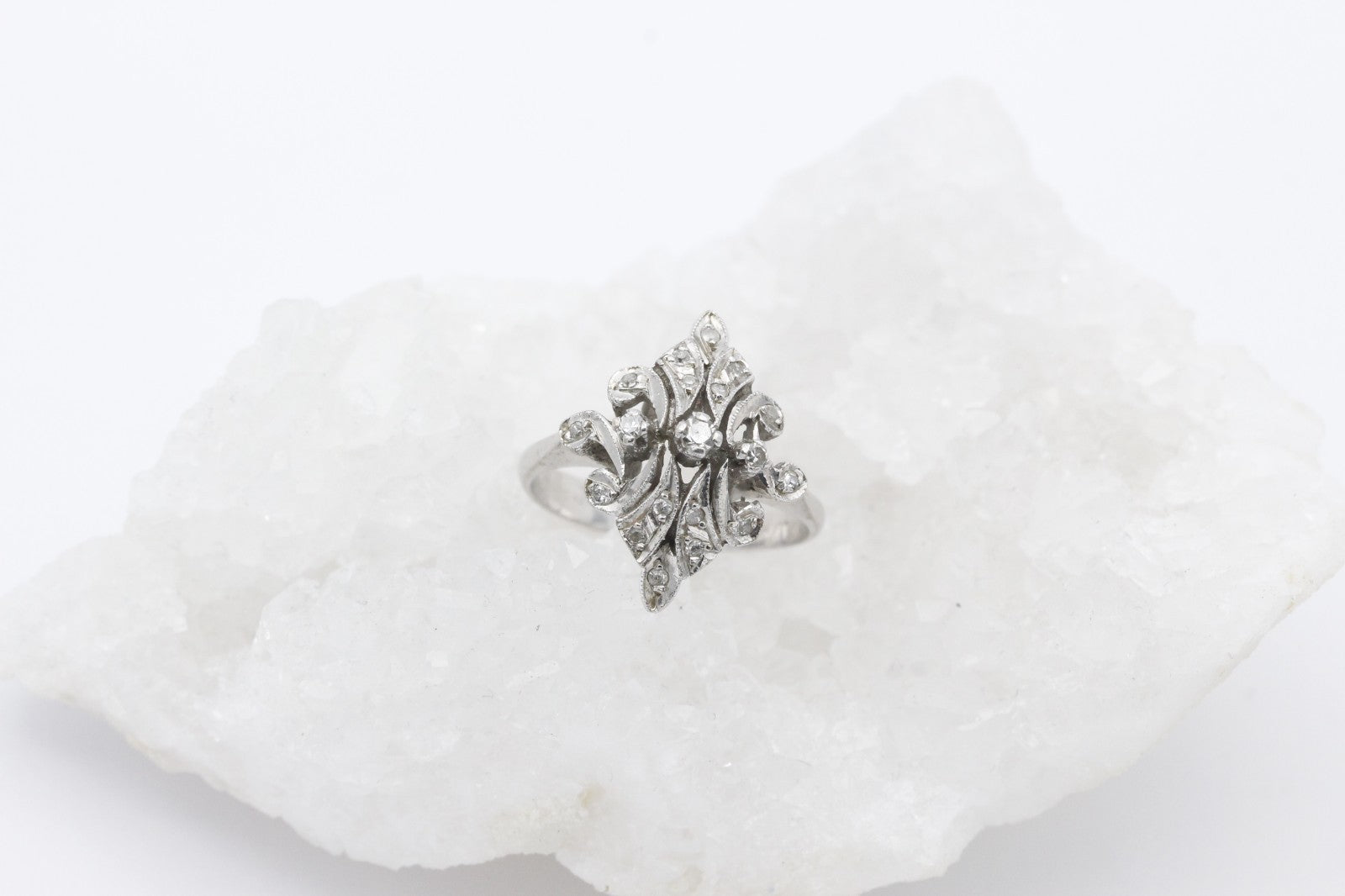 Wunderschöner Silberring mit Diamanten im filigranen Design | Gr. 54