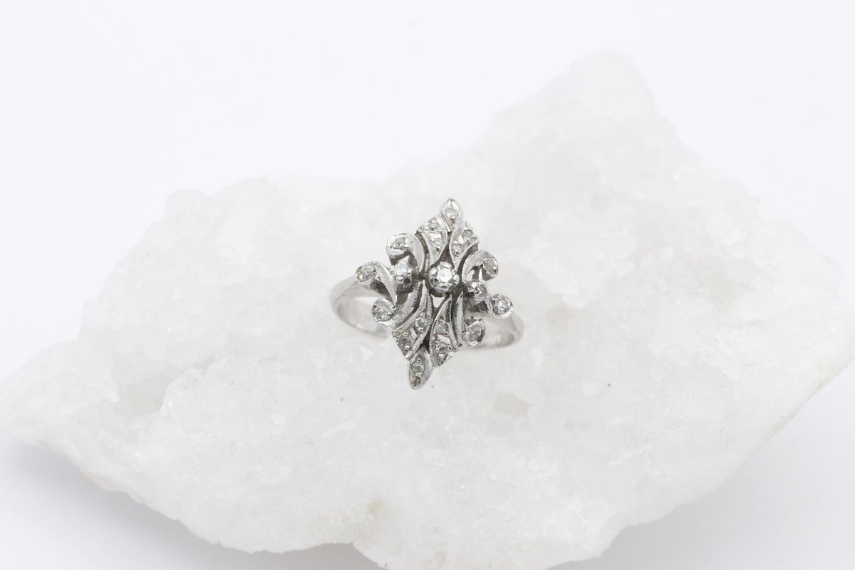 Wunderschöner Silberring mit Diamanten im filigranen Design | Gr. 54