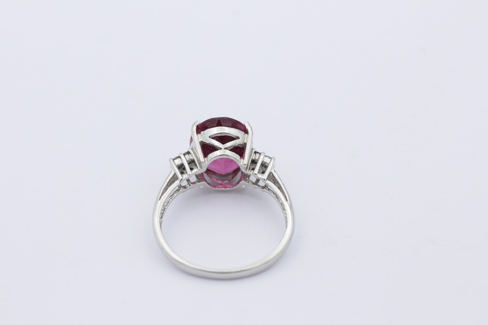 Hochwertiger R&C Damen Ring aus 750/18k Weißgold mit ein Edelstein & Diamanten