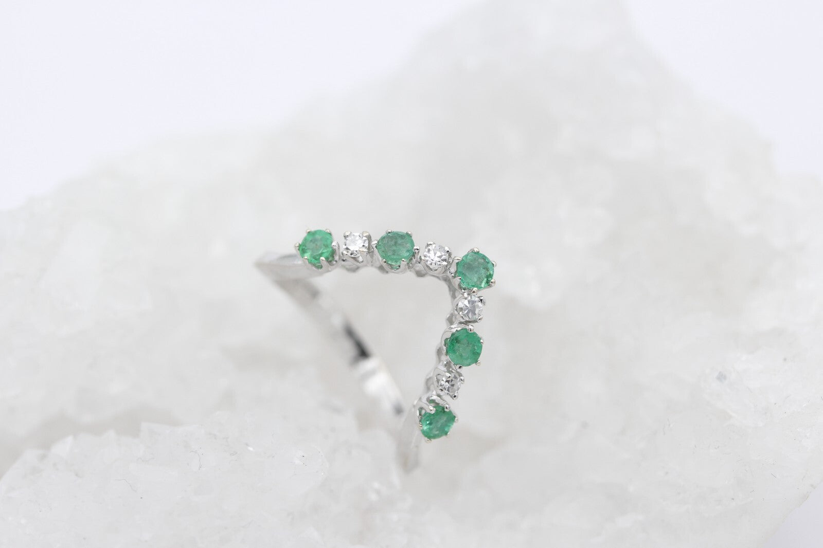 Traumhafter Damen Ring aus 750er Weißgold mit Smaragden & Diamanten | Gr. 50