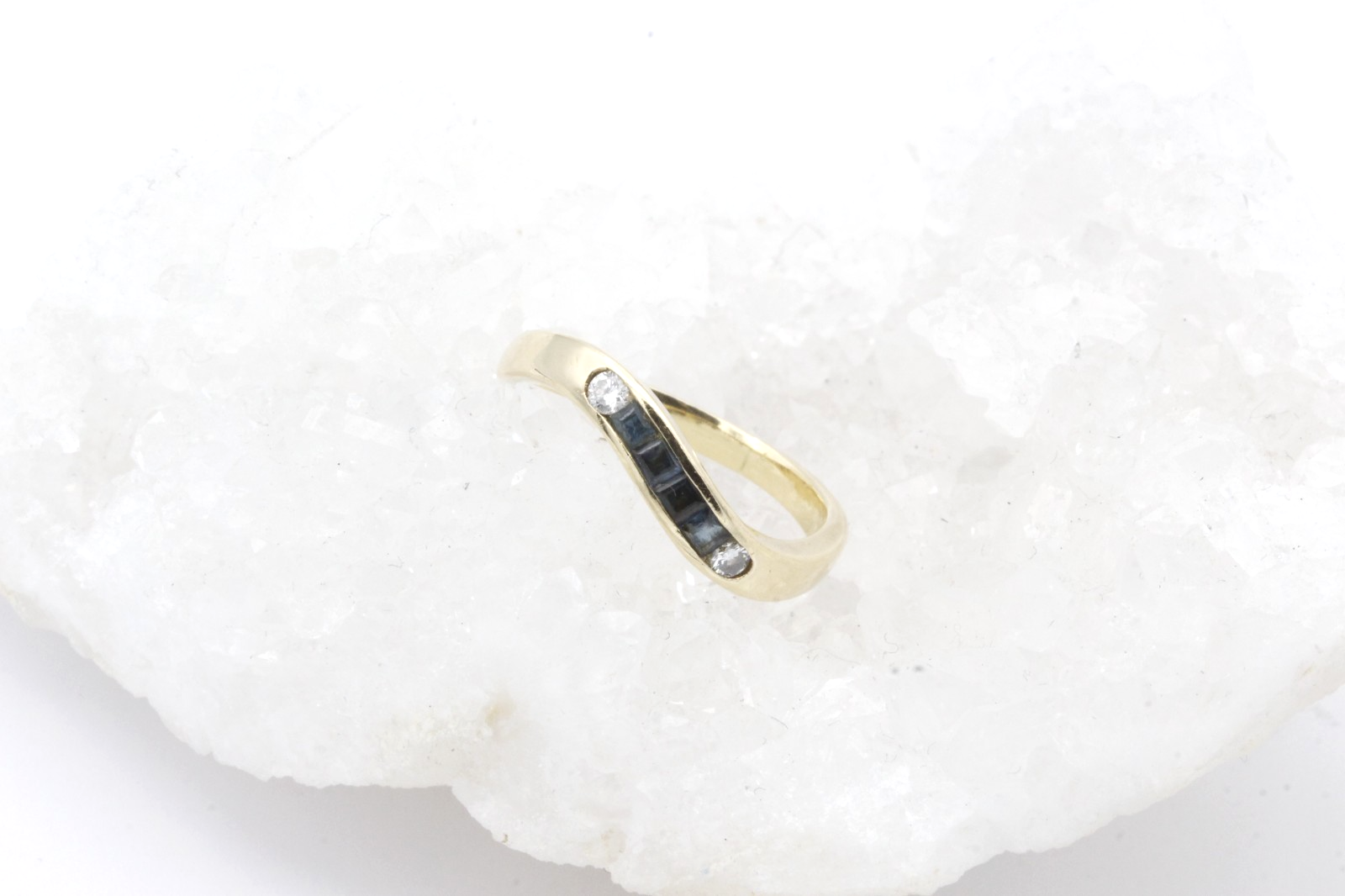 585 / 14 Karat Gelbgold Damen Ring Saphir & Brillanten moderner Design | Gr. 50